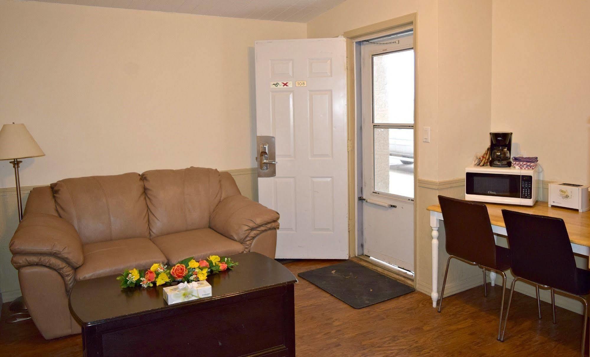 Centre Suite Inns Motel Bonnyville Esterno foto
