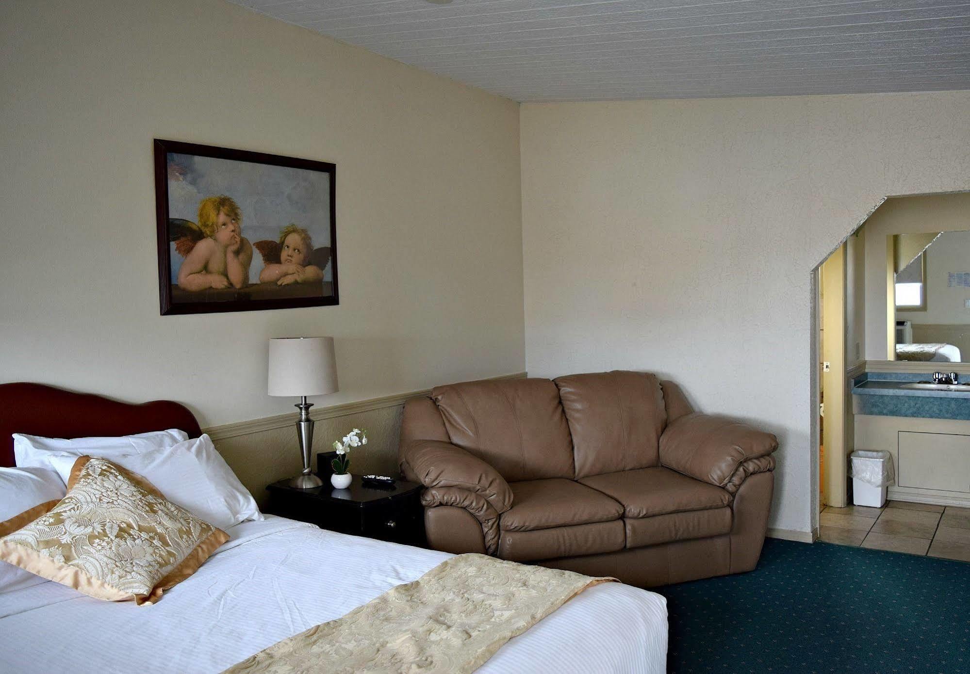 Centre Suite Inns Motel Bonnyville Esterno foto