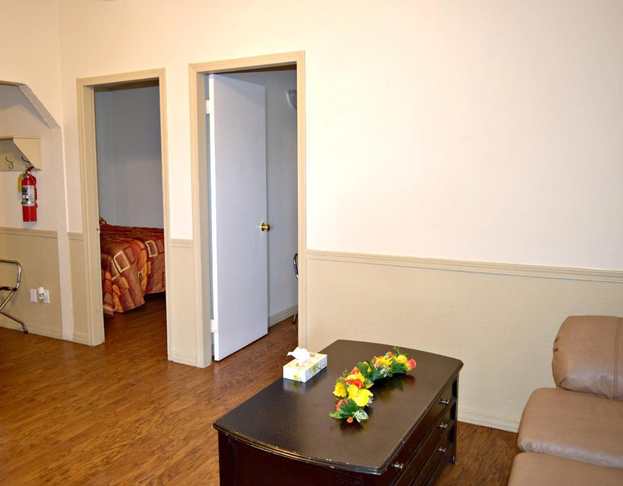 Centre Suite Inns Motel Bonnyville Esterno foto